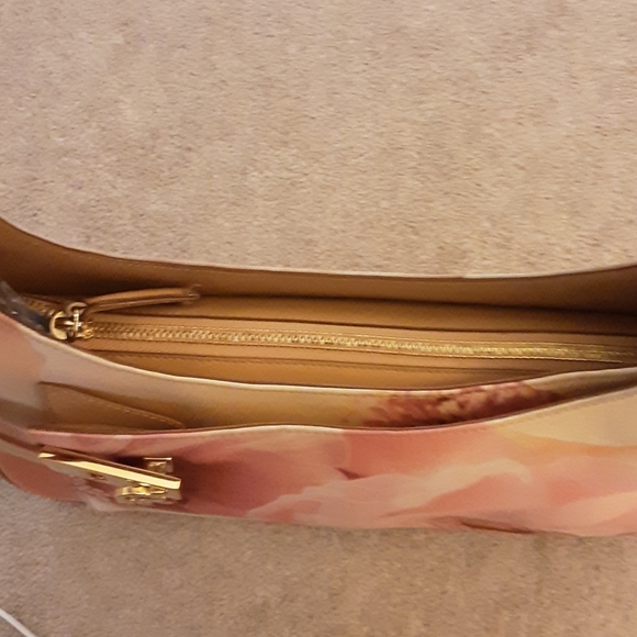 FERRAGAMO Purse -Authentic - Picture 7 of 12